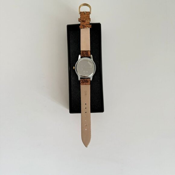 NWT - Disney Winnie The Pooh Adult Casual Sport Analog Quartz Watch - Picture 5 of 16